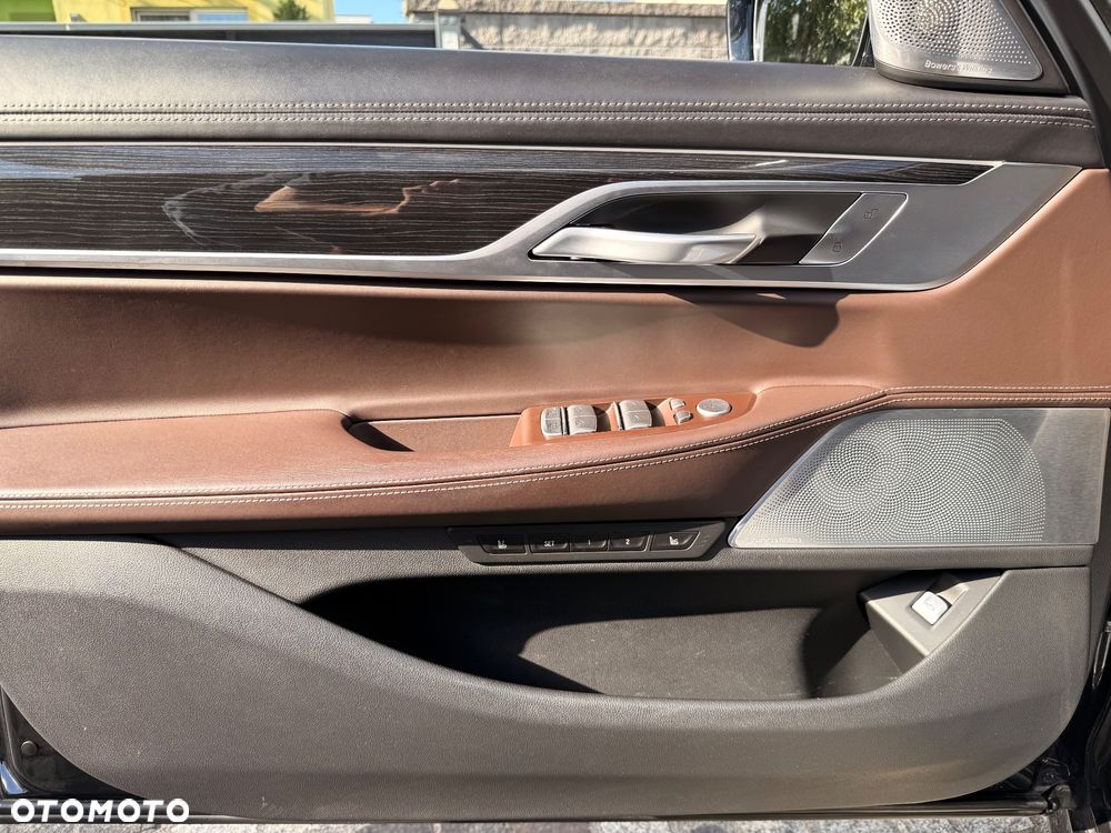 BMW Seria 7 750Li - 27