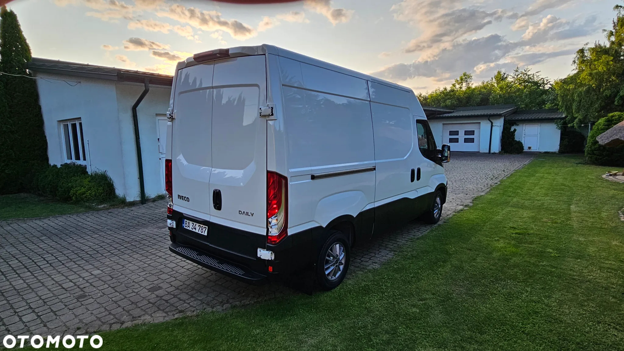 Iveco Daily 35S17 3,0D HI-MATIC - 6