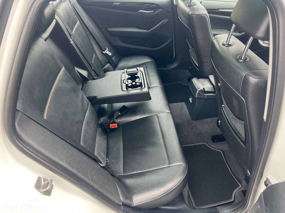 BMW X1 sDrive18d Sport Line - 24