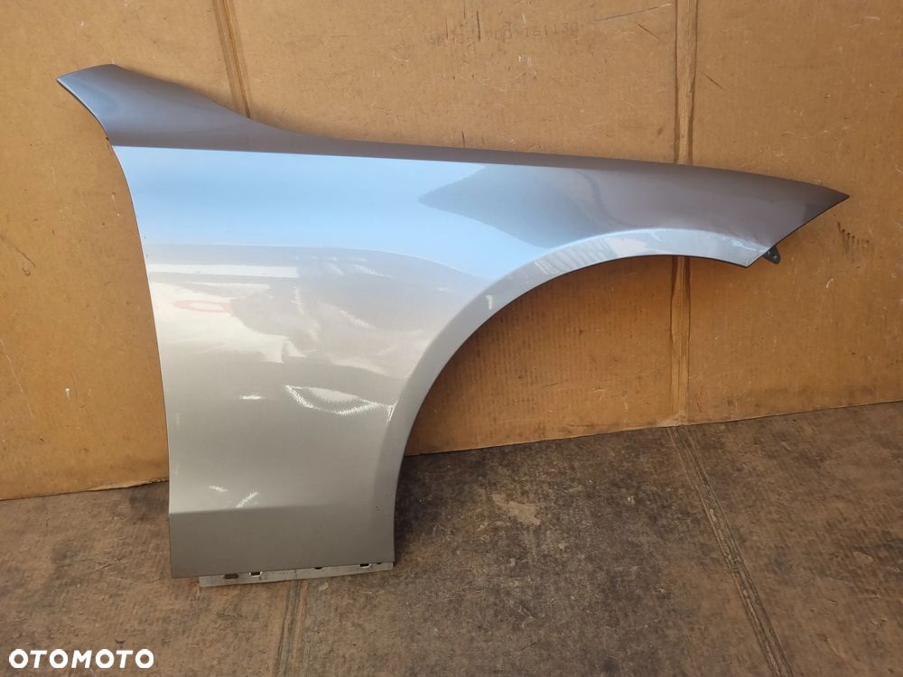 MERCEDES C KLASA W206 BŁOTNIK PRAWY PRZÓD