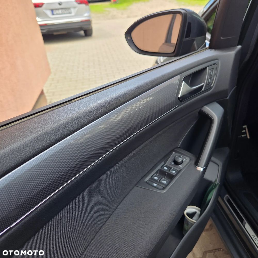 Volkswagen Touran - 11