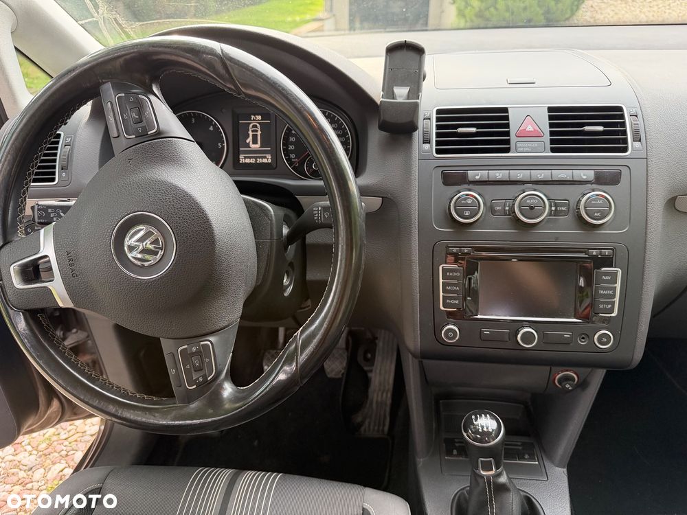 Volkswagen Touran 1.6 TDI DPF BlueMotion Technology MATCH - 6