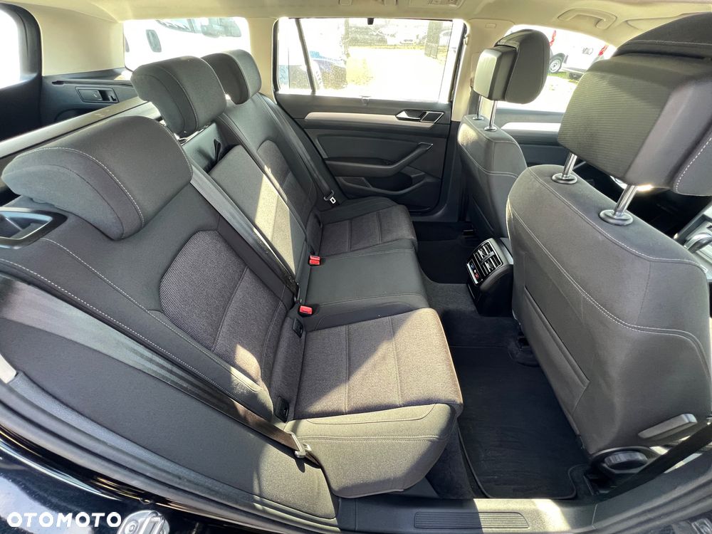 Volkswagen Passat - 12