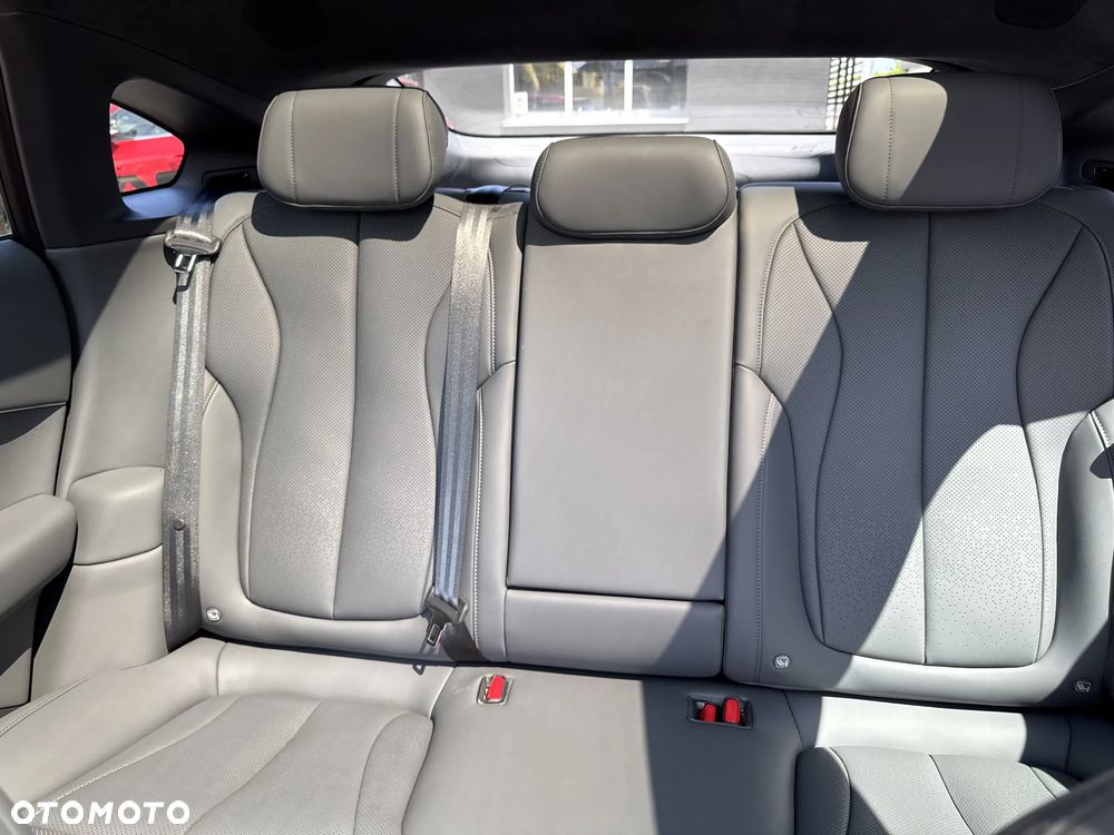 XPeng P7+ 74.9 kWh RWD Long Rage Pro - 14