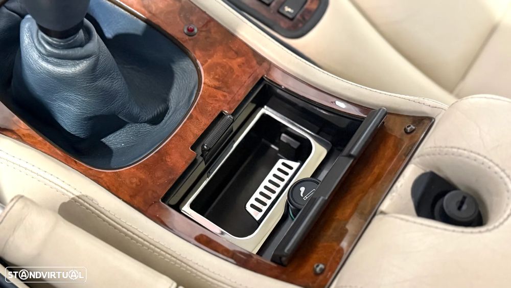 Aston Martin Vantage Coupe - 27