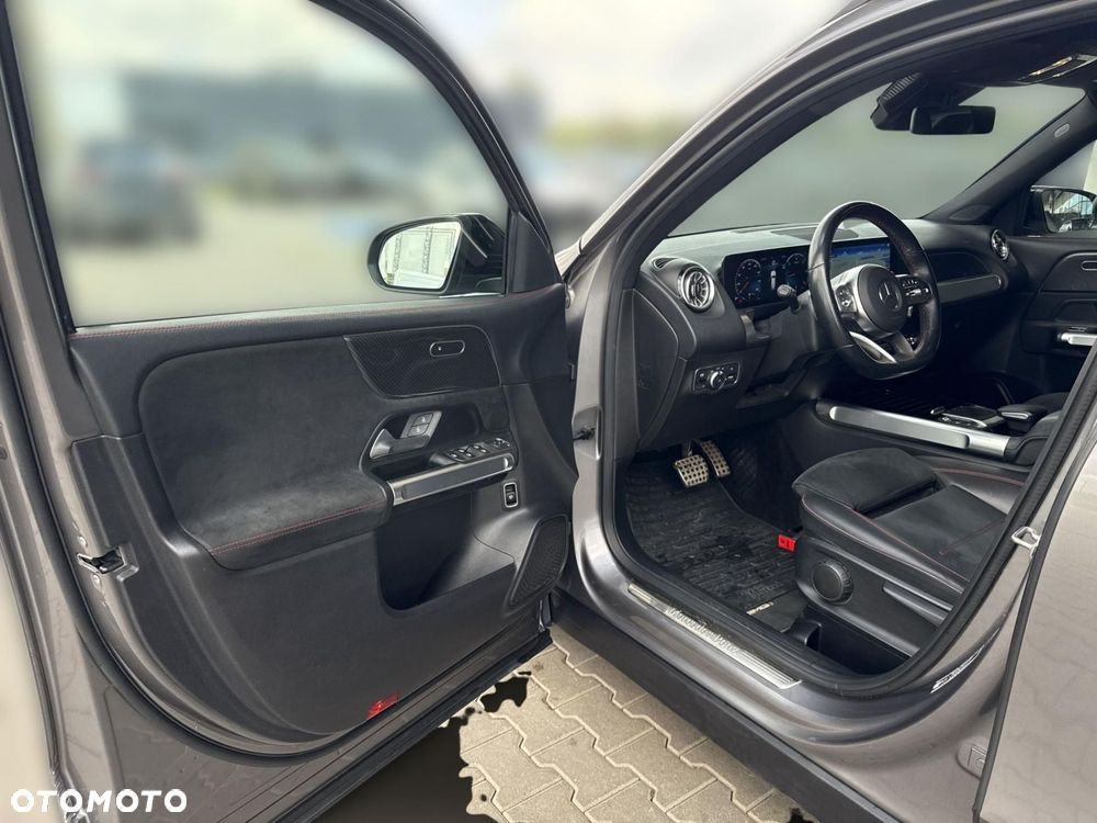 Mercedes-Benz GLB - 10