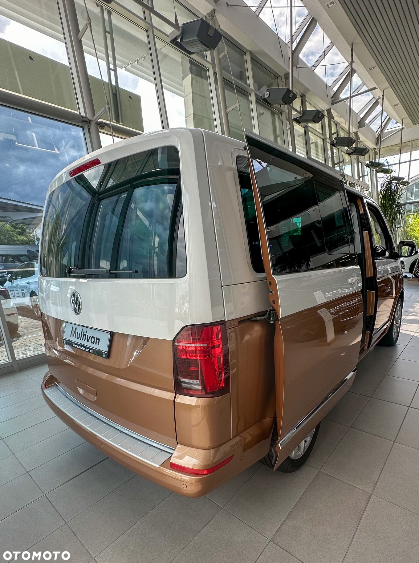 Volkswagen Multivan 6.1 2.0 TDI L1 Highline 4Motion DSG - 6