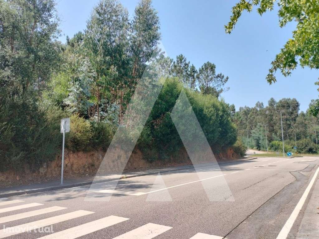 Terreno com possibilidade de construção em São João da Madeira - Grande imagem: 2/14