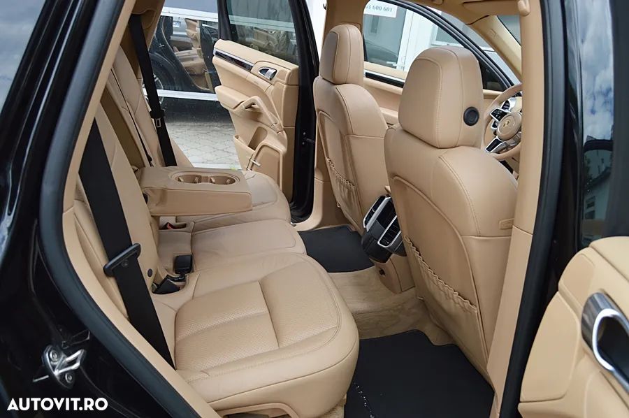 Porsche Cayenne 3.0 L - 6