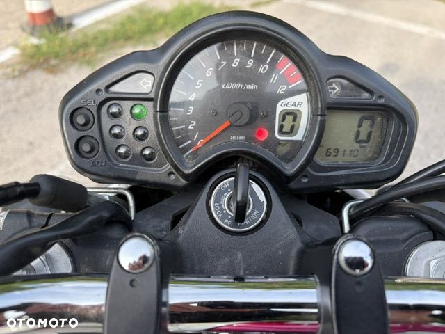 Suzuki Gladius - 8