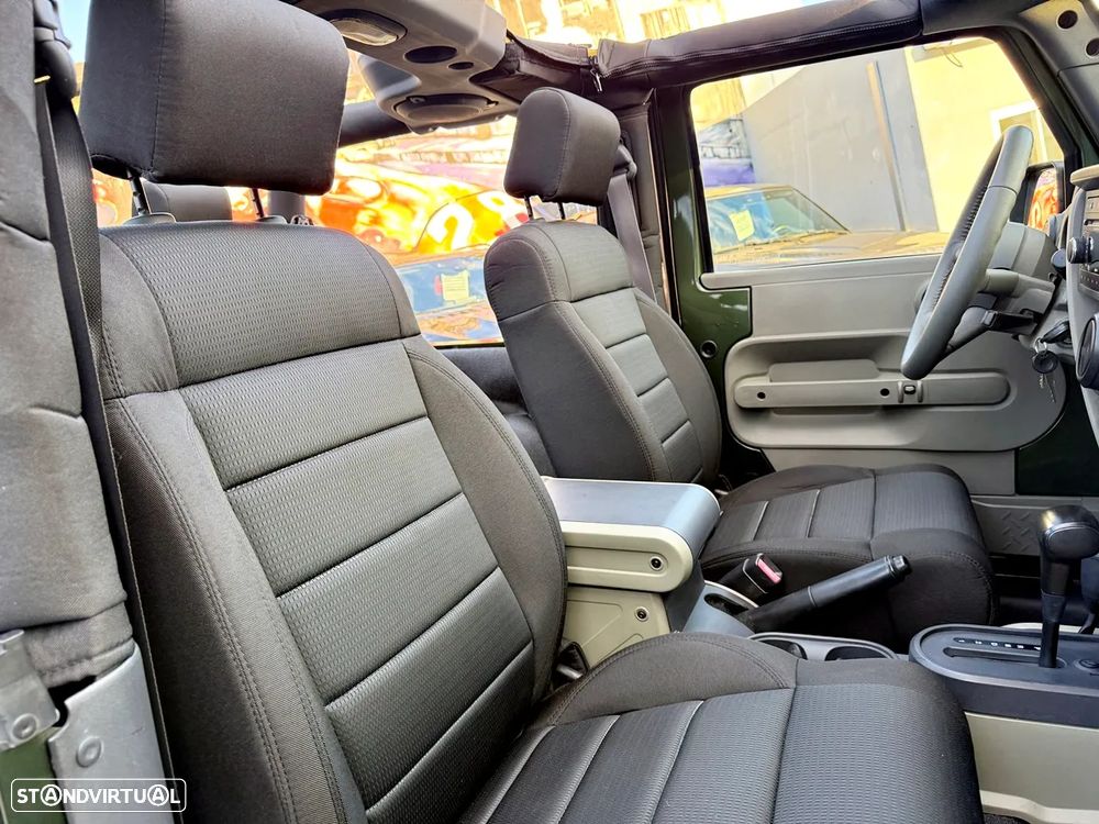 Jeep Wrangler 2.8 CRD ATX Sport - 22