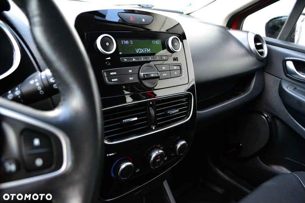 Renault Clio 1.2 16V 75 LIMITED - 8