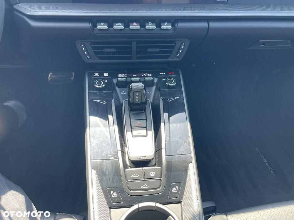 Porsche 911 Carrera - 17