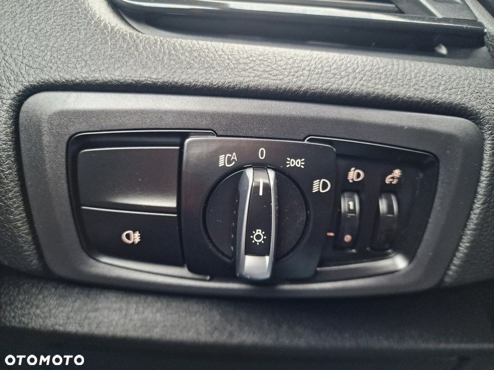 BMW Seria 2 218d Active Tourer - 34