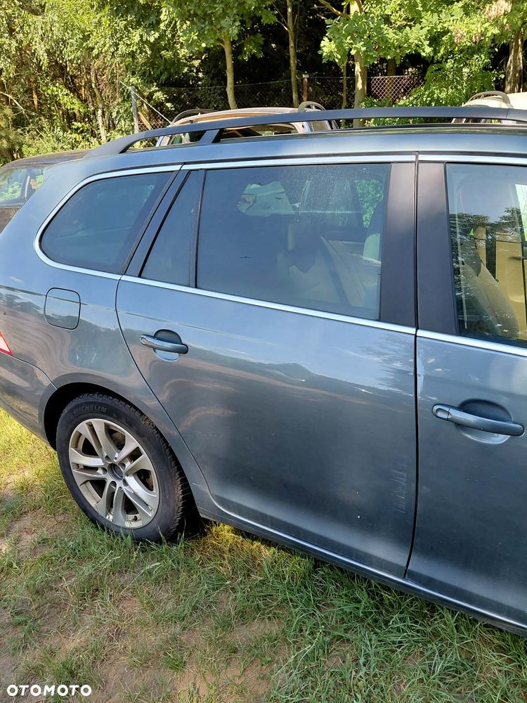 części VW VOLKSWAGEN GOLF V kombi 1.9 TDI 105KM 2008r DRZWI PRZÓD prawe lewe TYŁ prawe lewe LA6R - 4