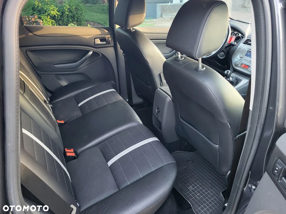 Ford Kuga 2.0 TDCi FWD Titanium - 29