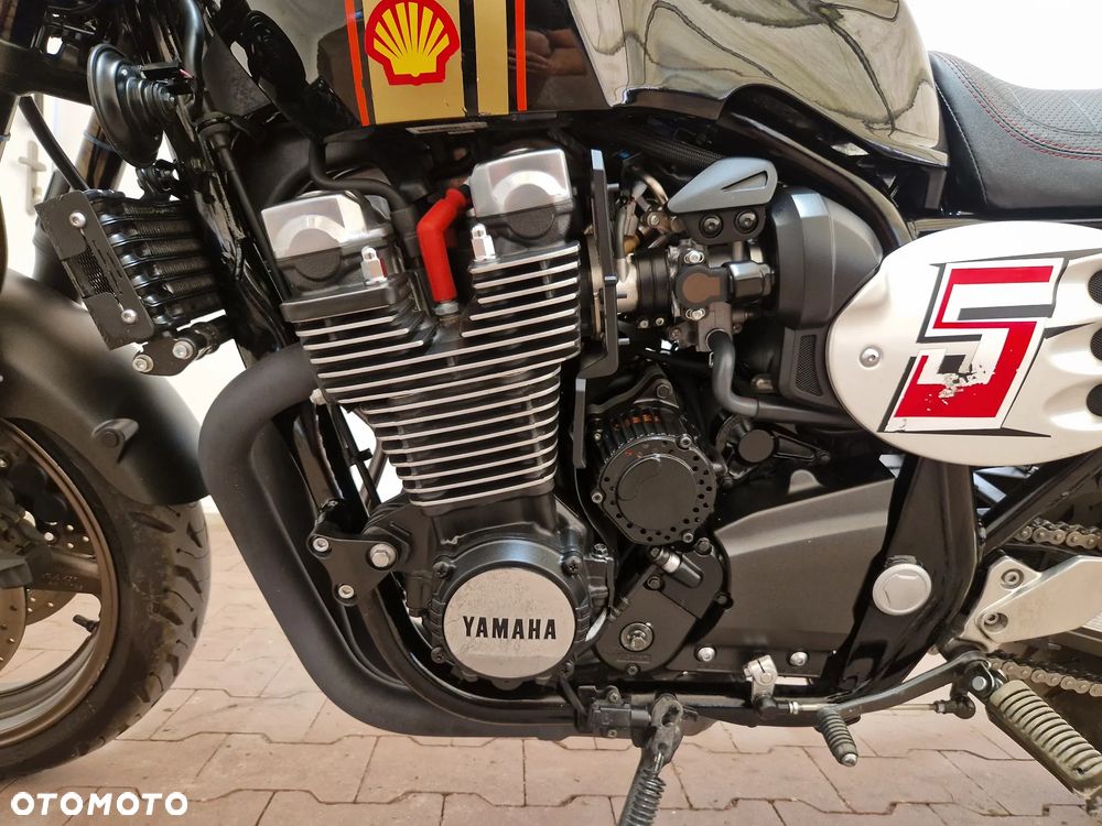 Yamaha XJR - 25