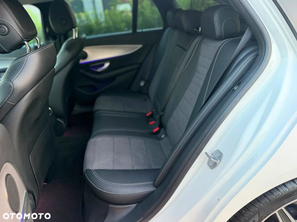 Mercedes-Benz Klasa E 220 d 4Matic 9G-TRONIC Avantgarde - 18