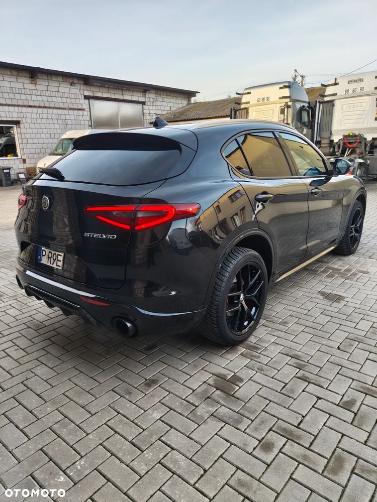 Alfa Romeo Stelvio 2.0 Turbo 16V AT8-Q4 Ti - 7