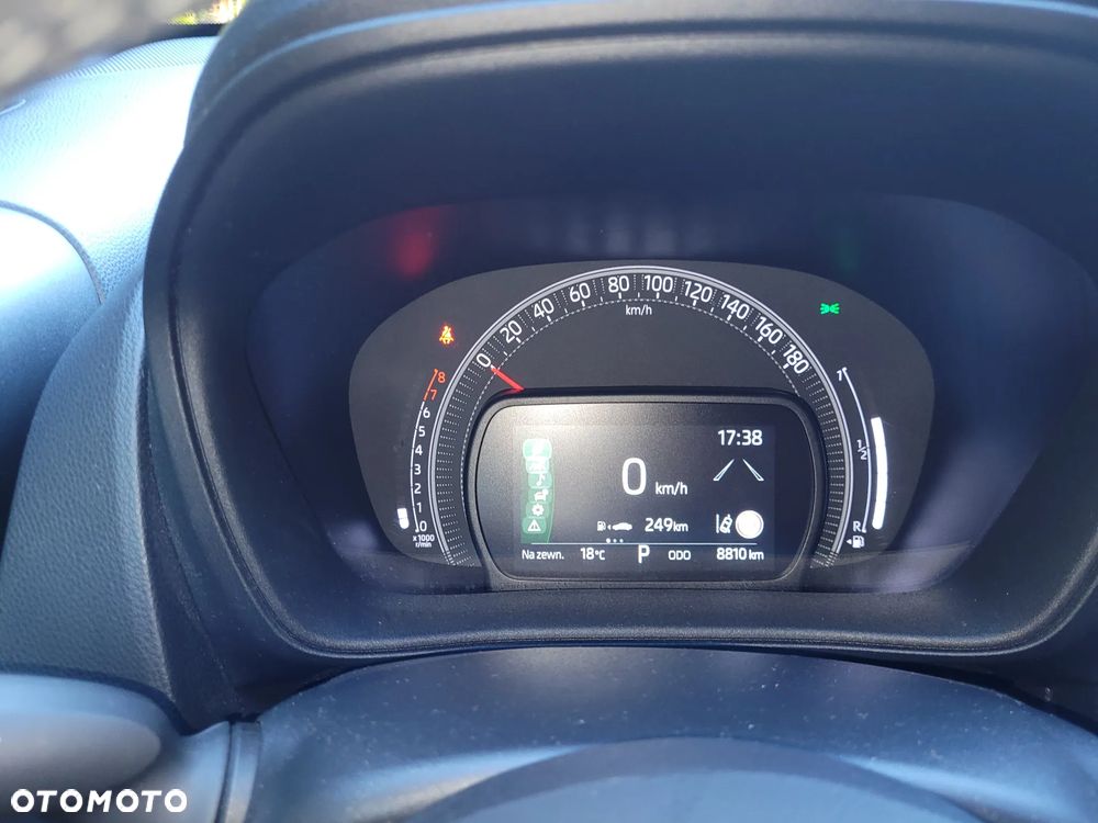 Toyota Aygo x.shift x-play connect - 18