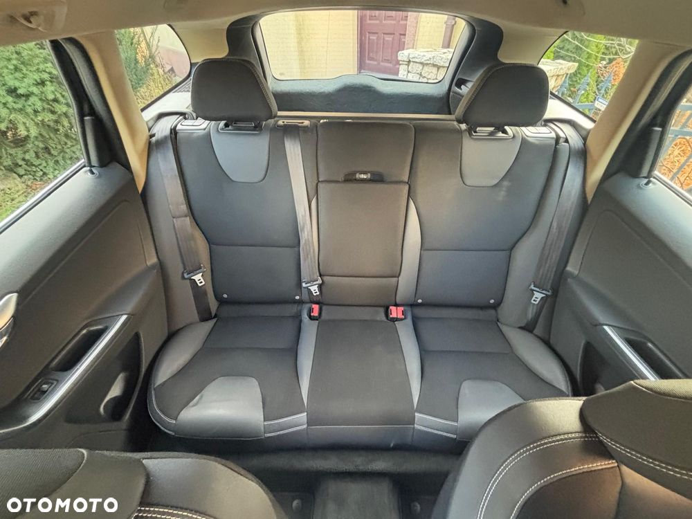 Volvo XC 60 D5 AWD - 8