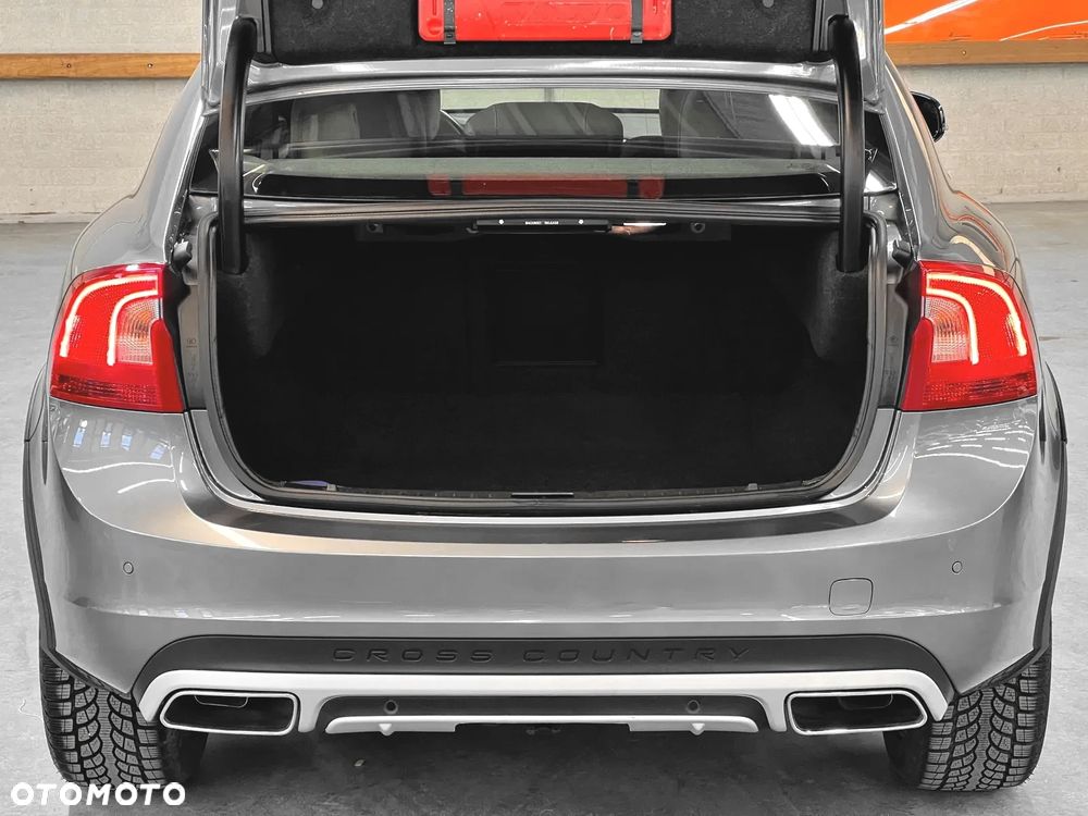 Volvo S60 Cross Country - 18