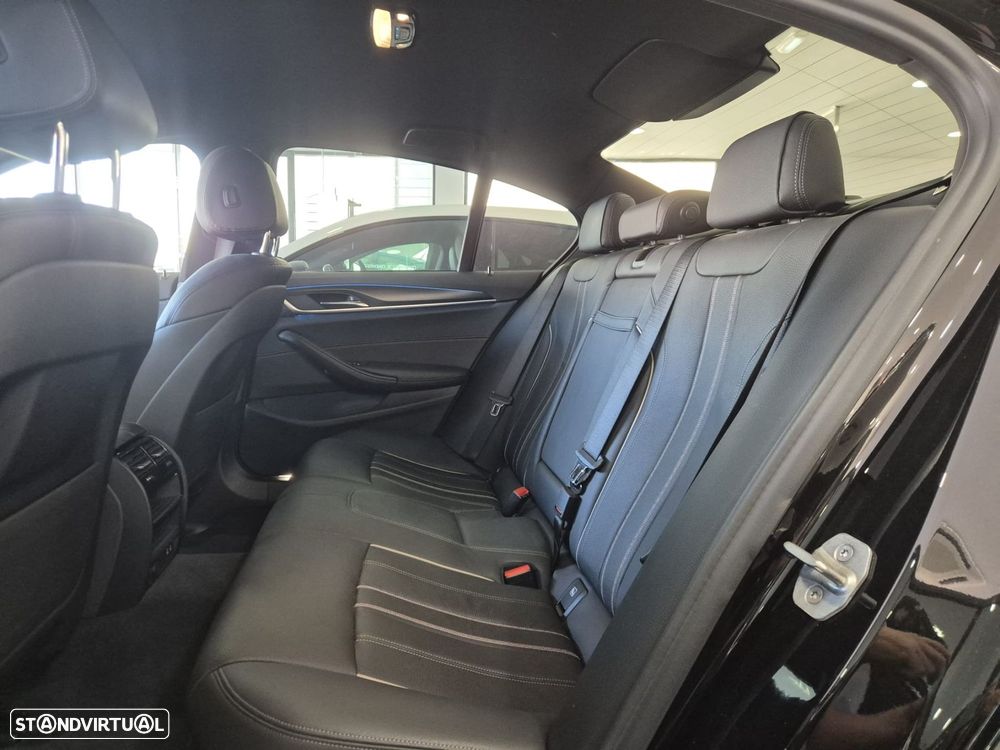 BMW 530 e Pack Desportivo M - 12
