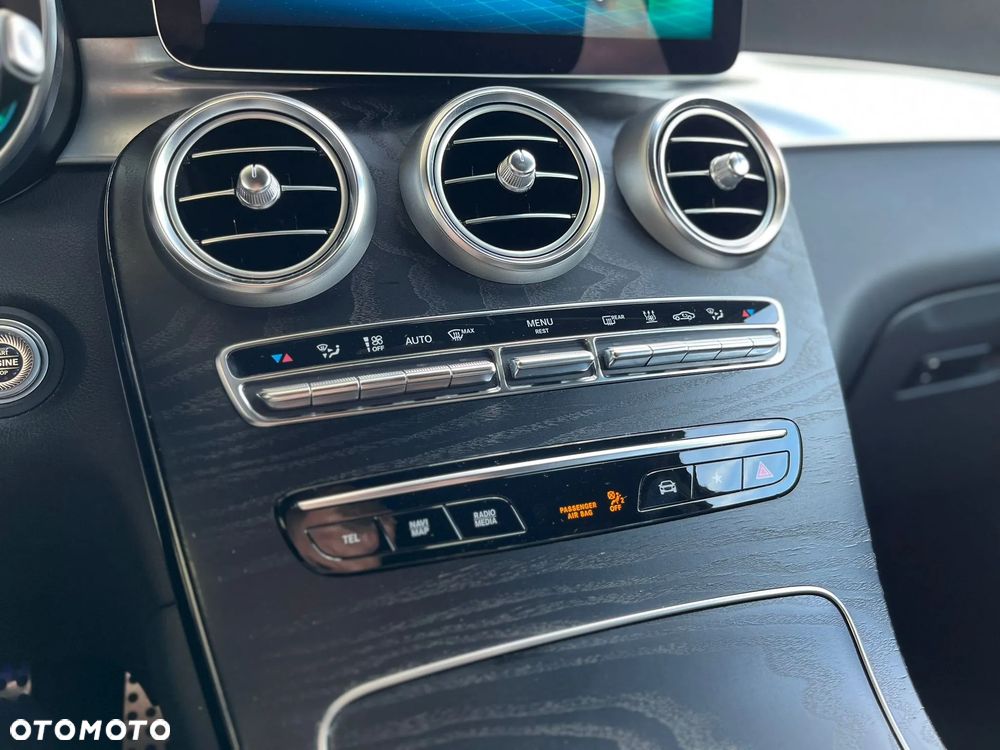 Mercedes-Benz GLC 300 e 4-Matic - 30
