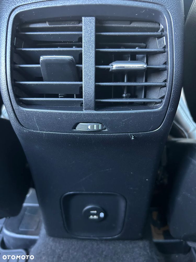 Ford Kuga 2.5 FHEV AWD Titanium - 27