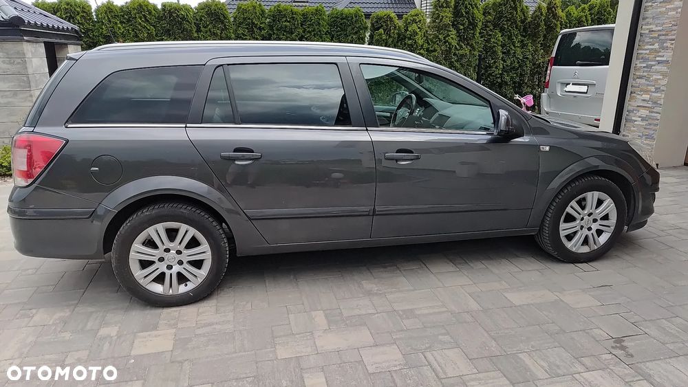Opel Astra 1.7 CDTI DPF ecoFLEX Start/Stop Design Edition - 2