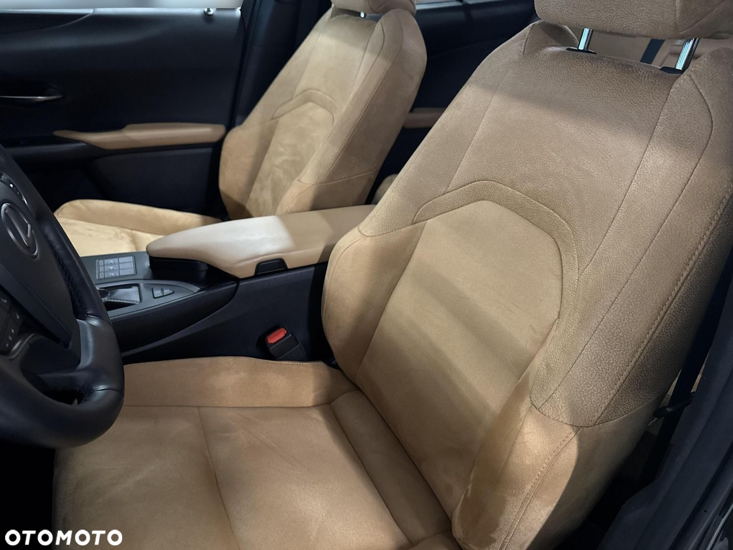 Lexus UX - 16