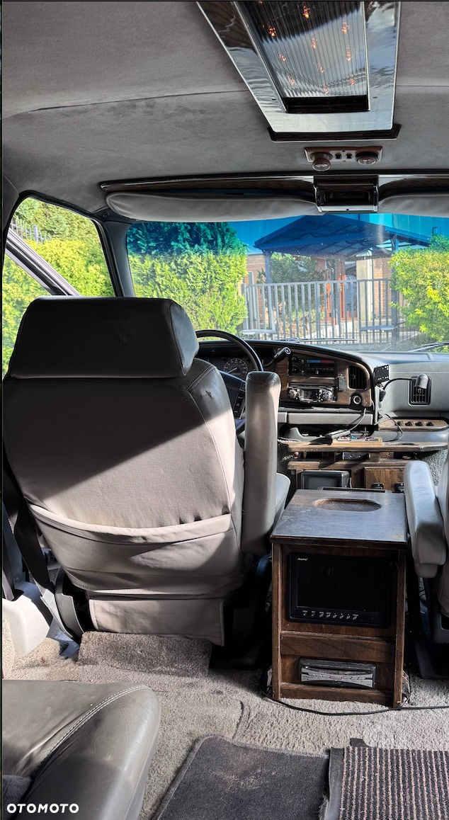 Ford Econoline - 18