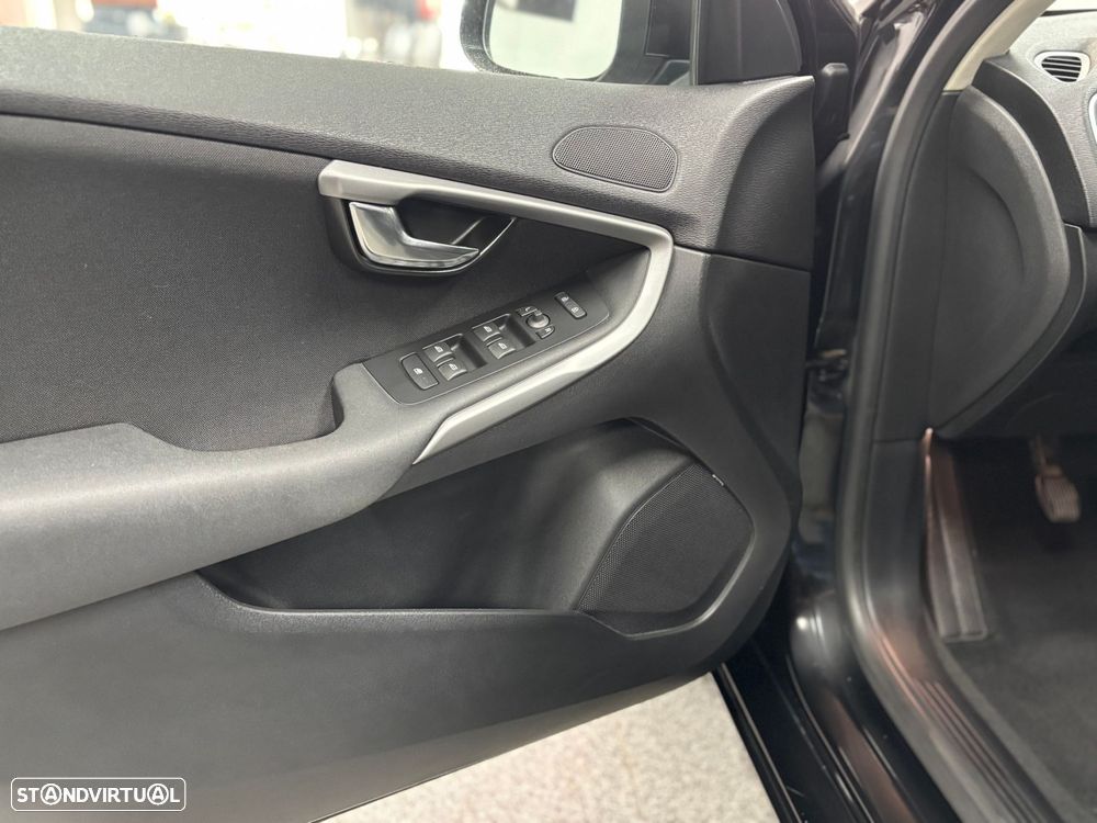 Volvo V40 2.0 D2 Momentum Eco - 9