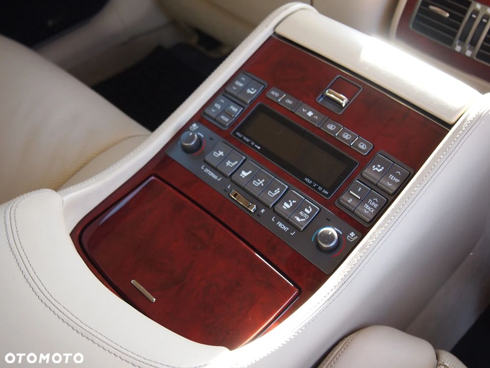 Lexus LS 600h L Superior - 18