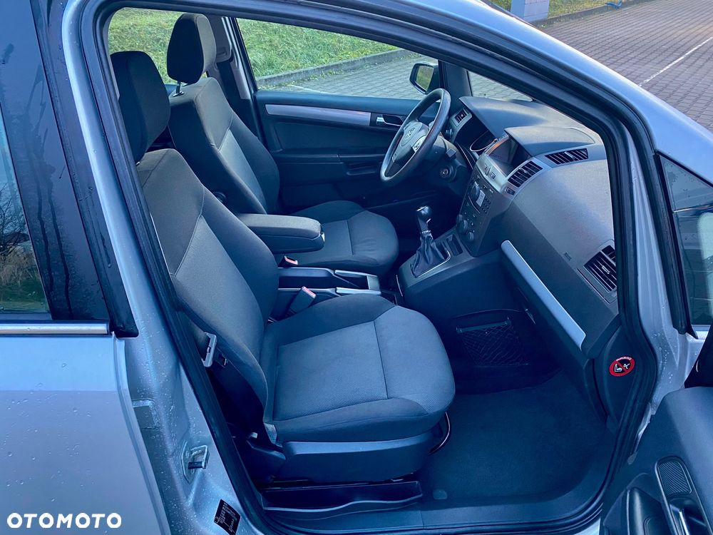 Opel Zafira 1.6 Essentia - 10