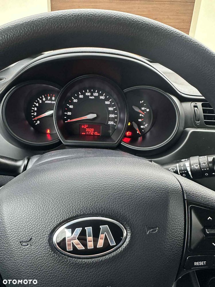 Kia Rio 1.2 L - 9