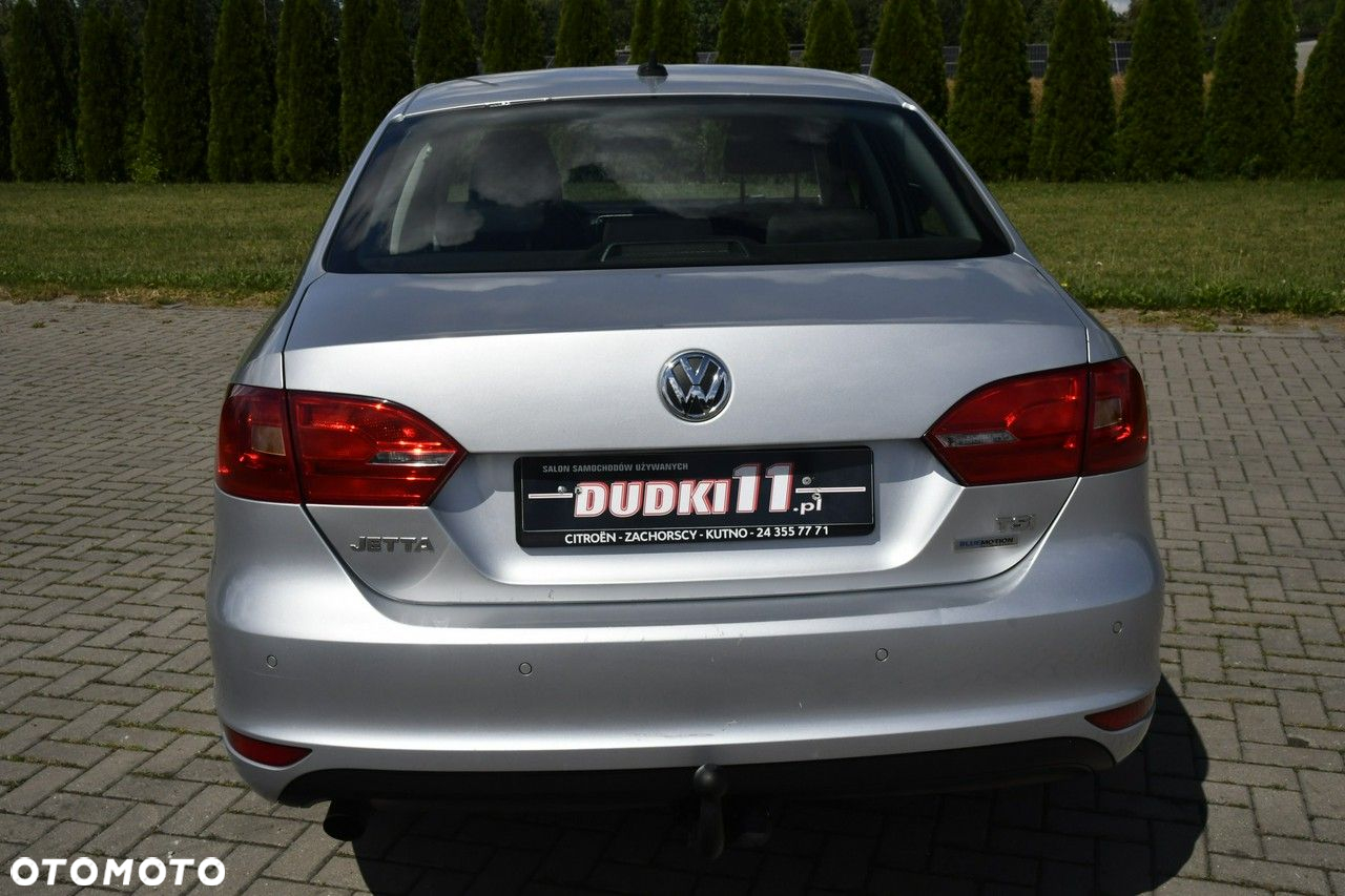 Volkswagen Jetta - 11