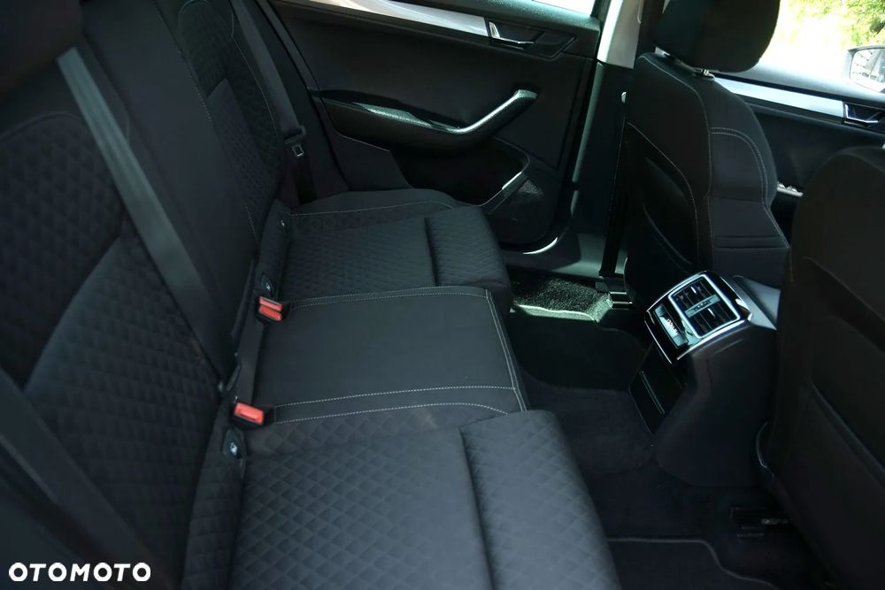 Skoda Superb 2.0 TDI DSG Ambition - 22