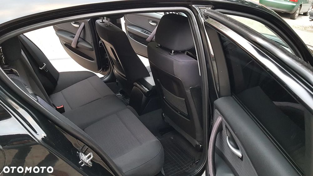 BMW Seria 1 116i - 30