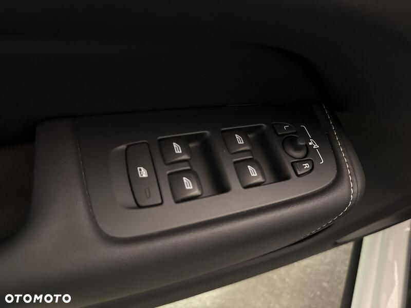 Volvo XC 60 T4 R-Design - 12
