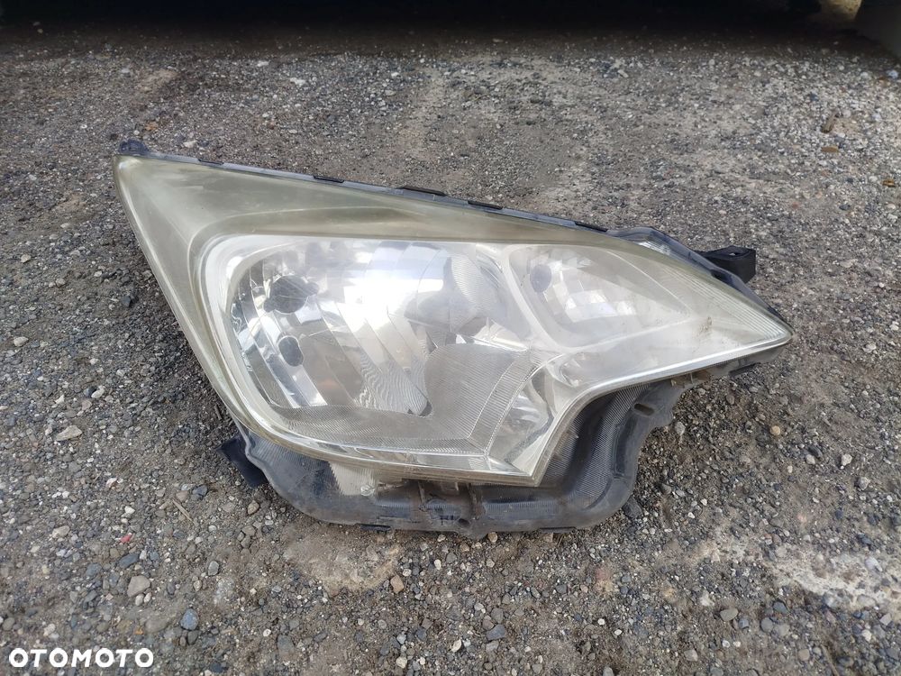 Toyota Verso S lampa prawa przód prawy Mazowieckie - 1