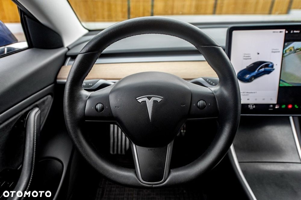 Tesla Model 3 - 10