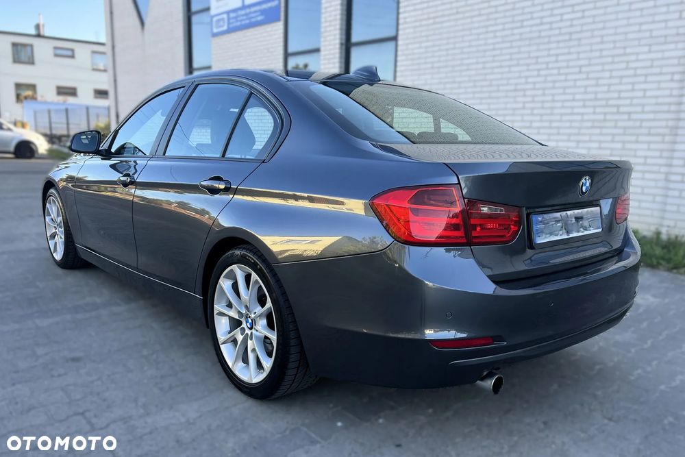 BMW Seria 3 316i - 13