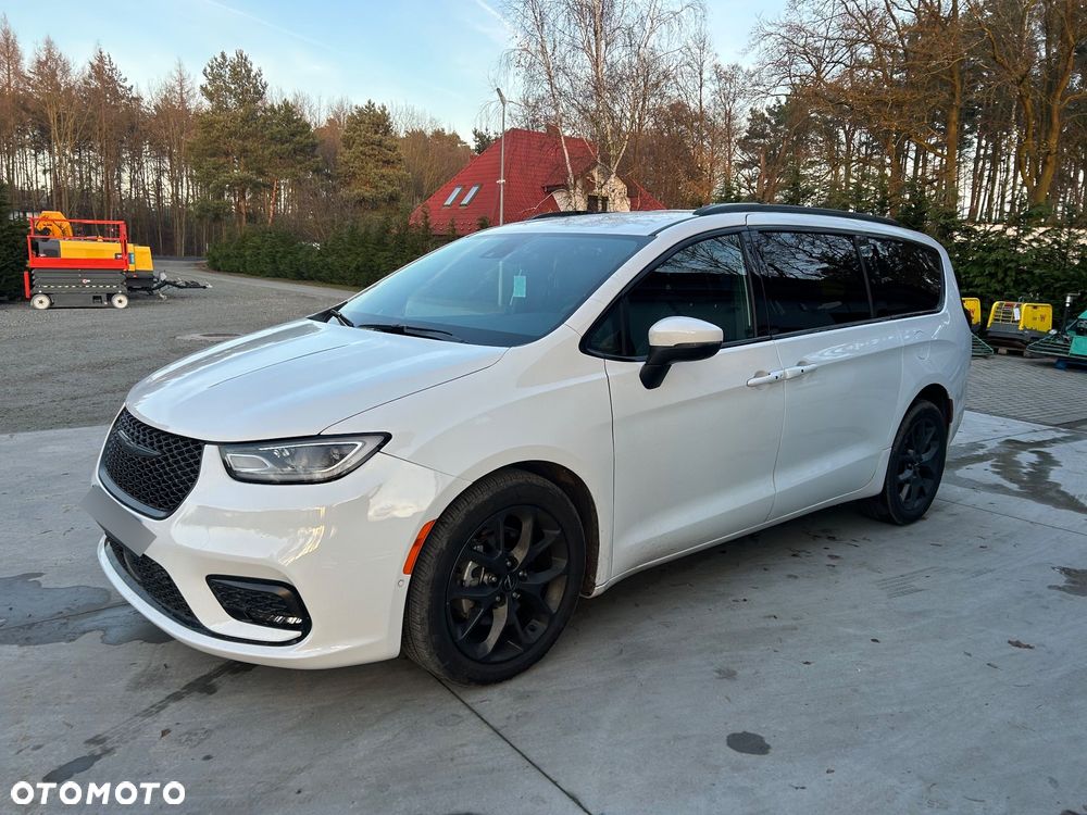 Chrysler Pacifica - 4