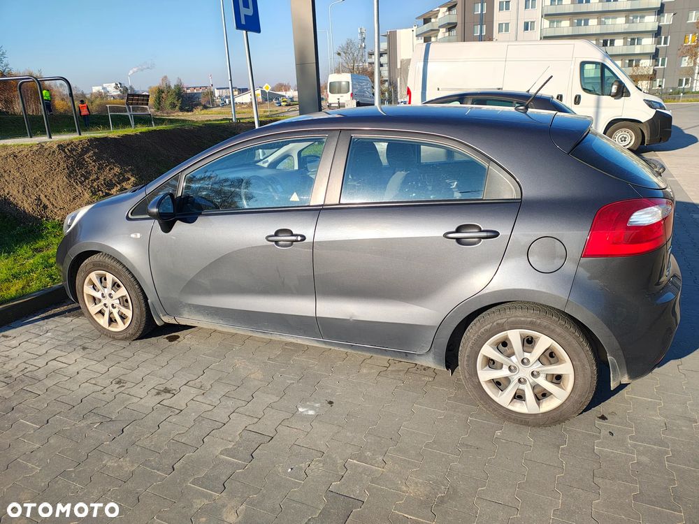 Kia Rio 1.2 L - 3