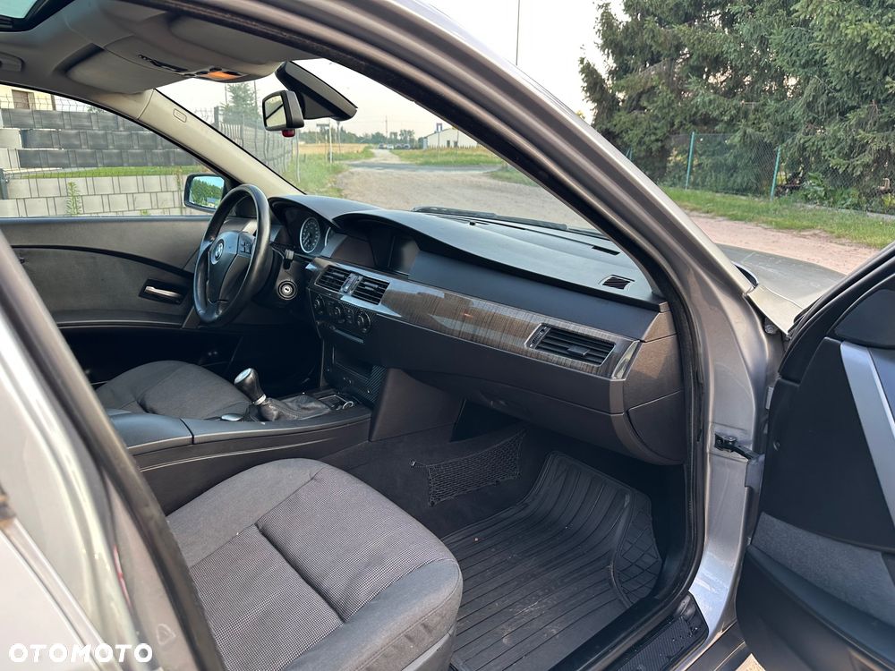 BMW Seria 5 525i - 15