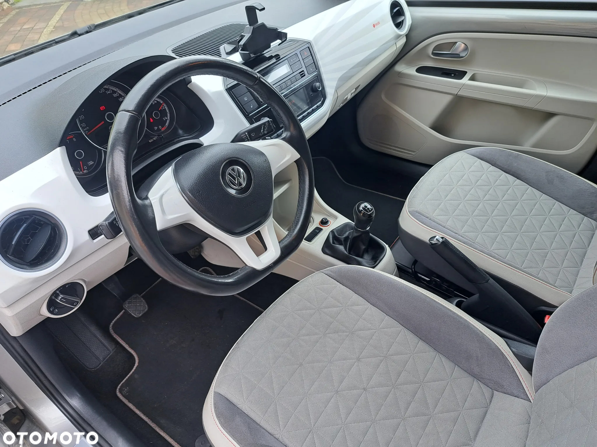 Volkswagen up! (BlueMotion Technology) beats - 20