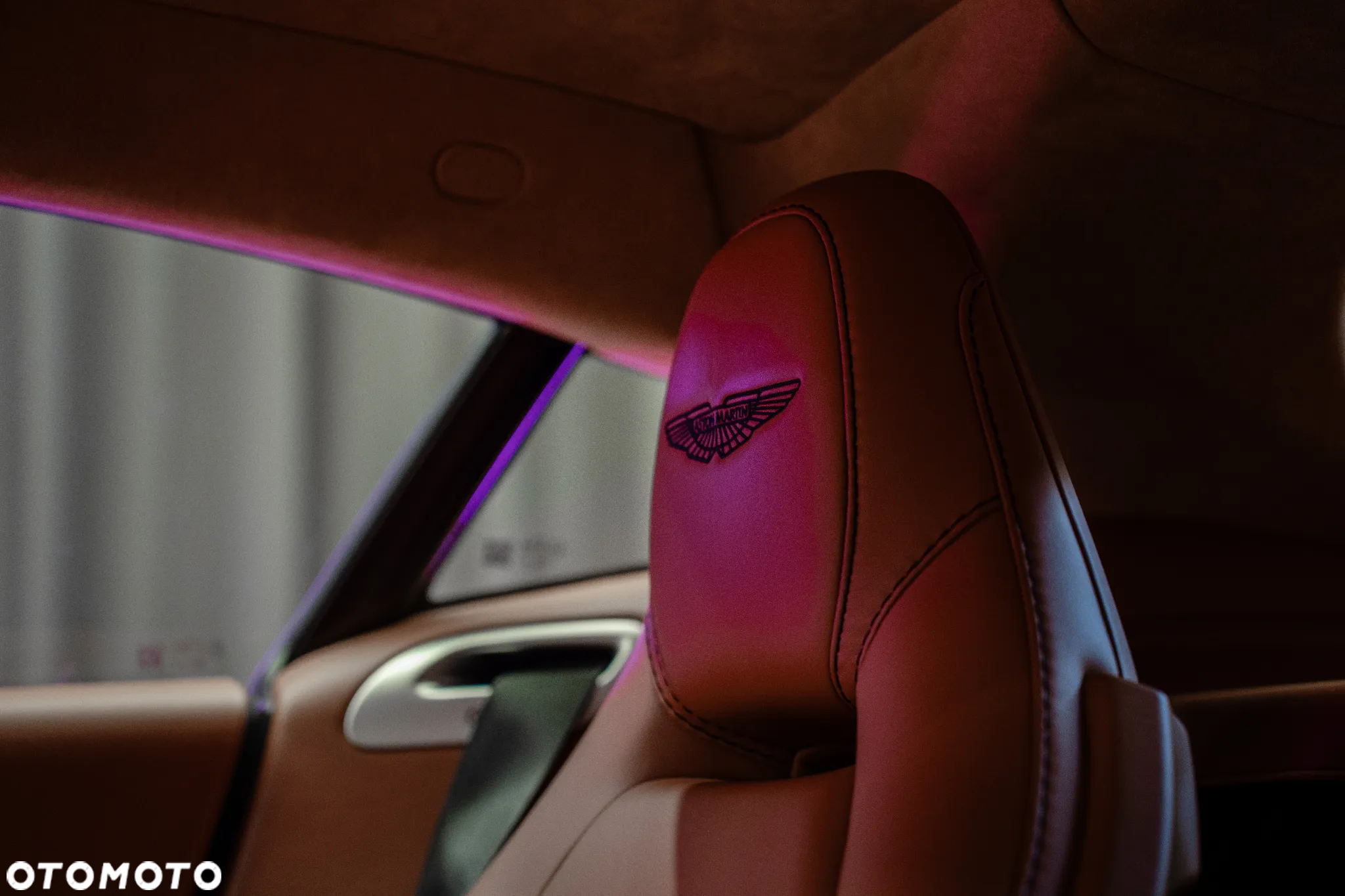 Aston Martin Vantage - 12