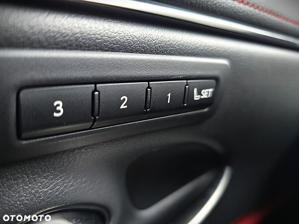 Lexus ES 300h F Sport Edition - 18