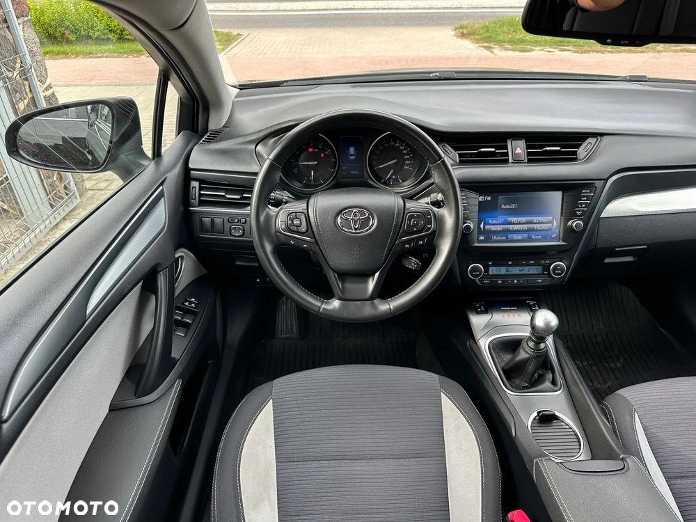 Toyota Avensis Touring Sports 1.8 Team Deutschland - 6